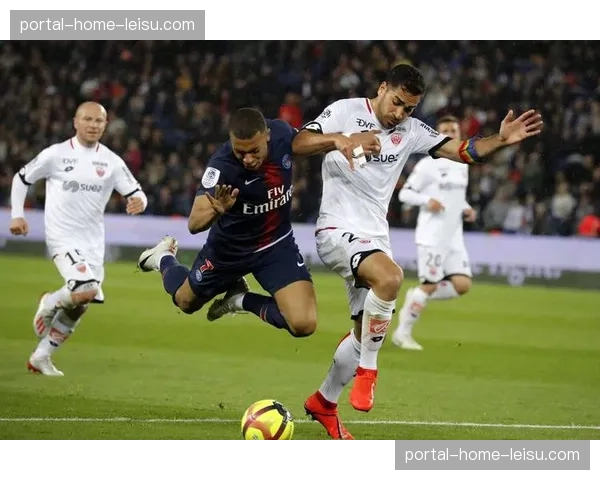 巴黎圣日耳曼3-2逆转摩纳哥,卫冕冠军展现惊人调整能力 巴黎圣日耳曼3-2逆转摩纳哥,卫冕冠军展现惊人调整能力