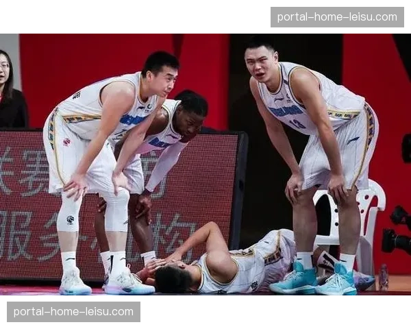 深圳防守篮板率不足七成 给对手大量二次进攻机会 深圳防守篮板率不足七成 给对手大量二次进攻机会